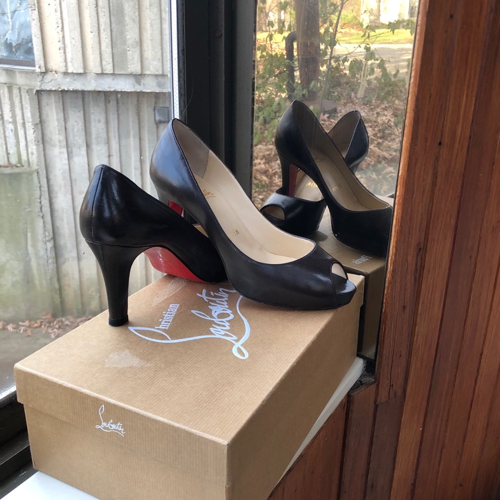 Christian Louboutin peep toe pump size 37